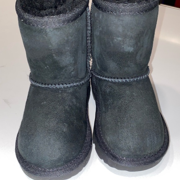 Uggs - Picture 2 of 2
